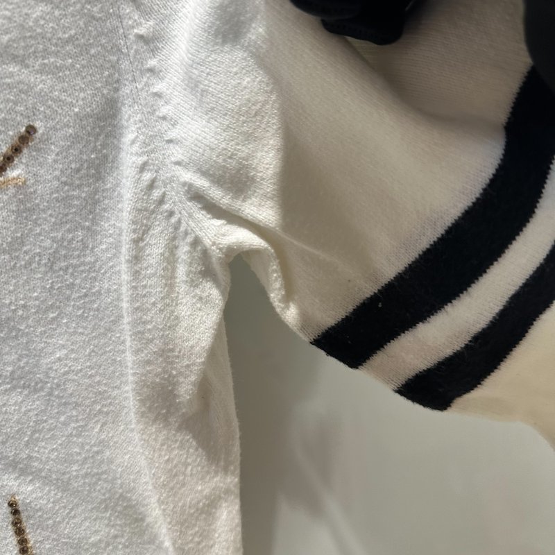 【美收精品】BURBERRY 白色亮片上衣 4-207【隔月月中將轉賣至日本 上架期限30天】-4