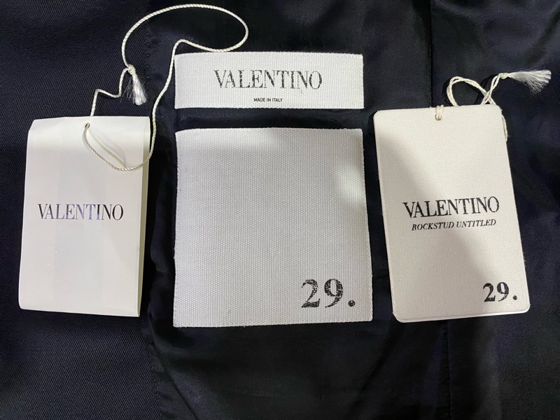 VALENTINO 黑色袖口飾卯釘西裝外套-5