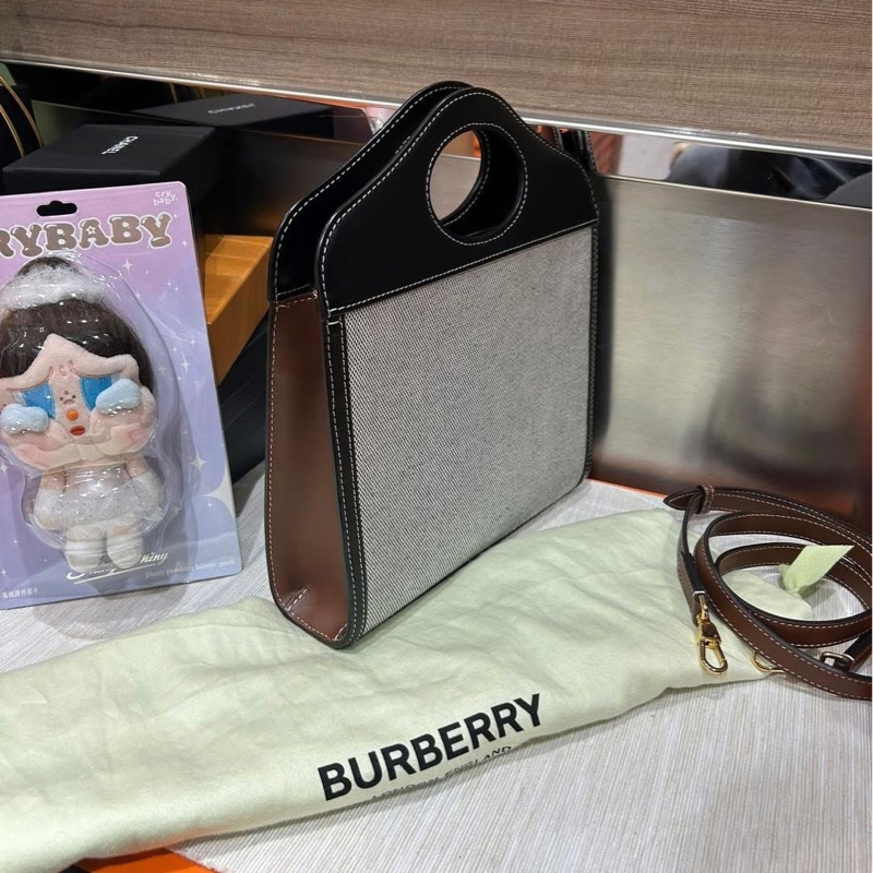 BURBERRY POCKET 2WAY BAG-3