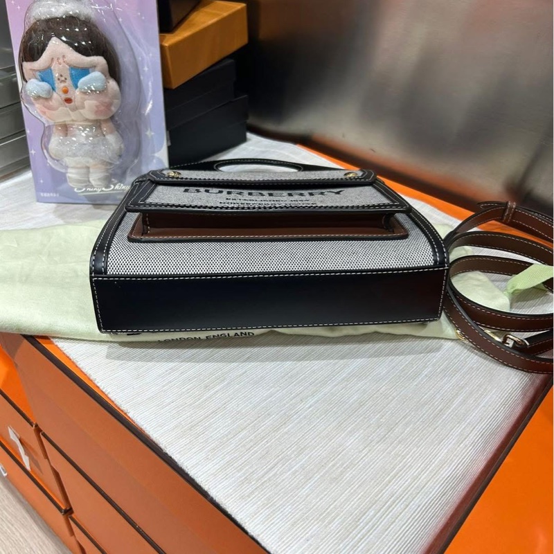 BURBERRY POCKET 2WAY BAG-4