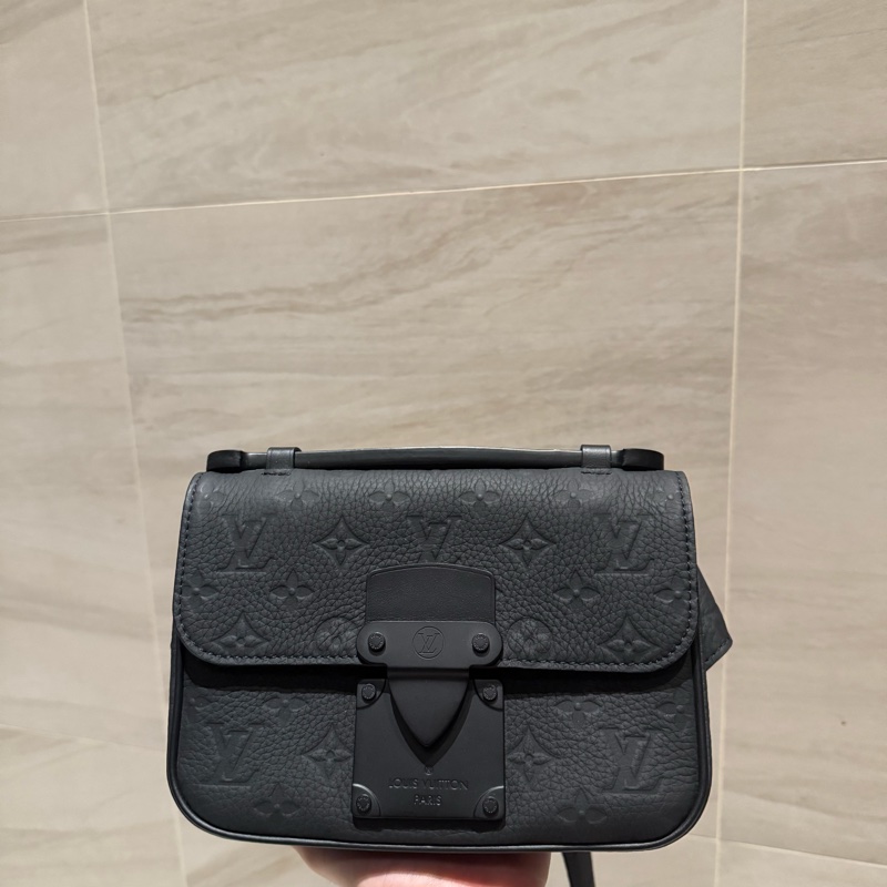 LV路易威登S Lock Sling黑色郵差包-0