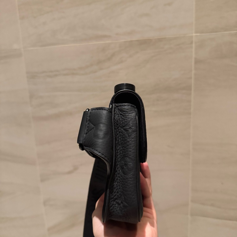 LV路易威登S Lock Sling黑色郵差包-2