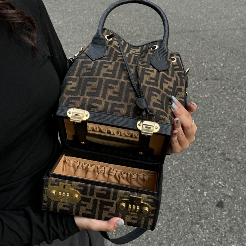 （極新｜限量絕版款🎁） FENDI 芬迪 限量逸品 斜背包 專櫃21萬！-2