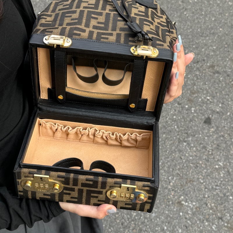 (極新|限量絕版款🎁) FENDI 芬迪 限量逸品 斜背包 專櫃21萬!-3