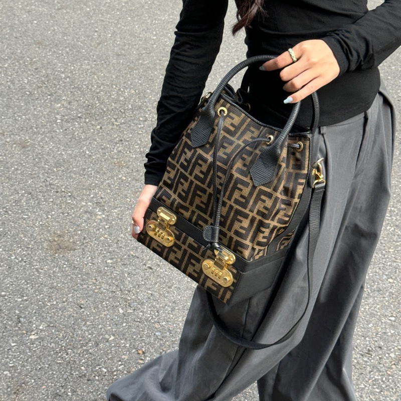 （極新｜限量絕版款🎁） FENDI 芬迪 限量逸品 斜背包 專櫃21萬！-8