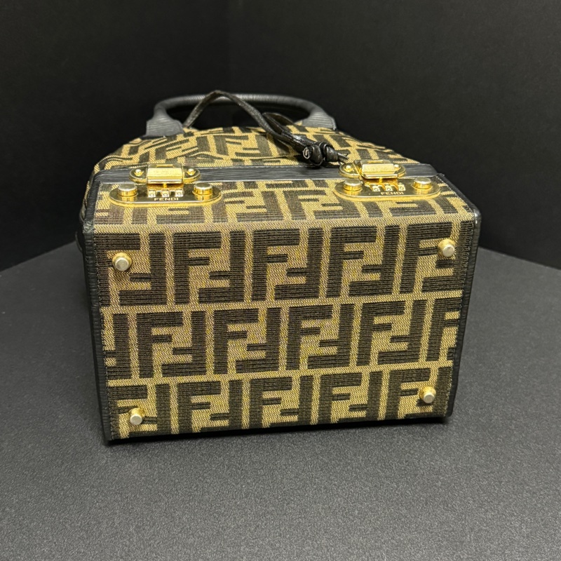（極新｜限量絕版款🎁） FENDI 芬迪 限量逸品 斜背包 專櫃21萬！-22