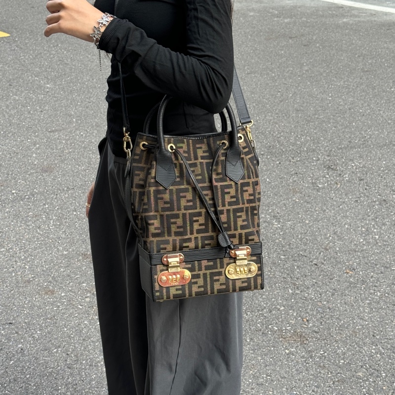 (極新|限量絕版款🎁) FENDI 芬迪 限量逸品 斜背包 專櫃21萬!-29