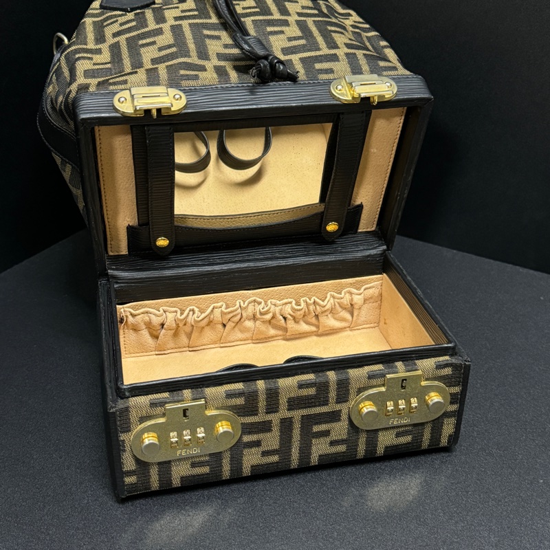 （極新｜限量絕版款🎁） FENDI 芬迪 限量逸品 斜背包 專櫃21萬！-15