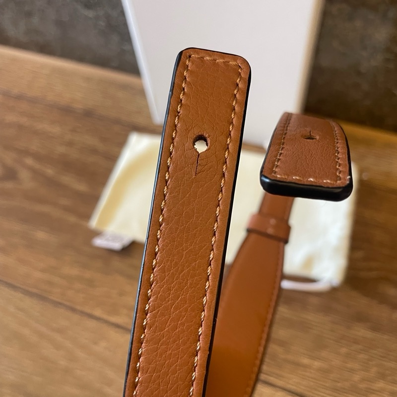 Loewe 皮質手提背帶-4