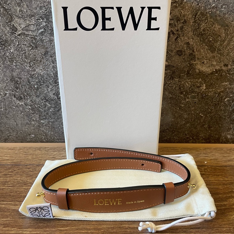 Loewe 皮質手提背帶-5
