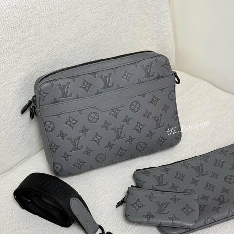 LV Trio灰牛皮壓紋三合一郵差包M46603