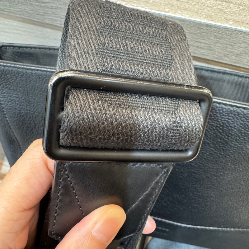 LV包包黑牛皮 Takeoff下蓋郵差包M57080-19