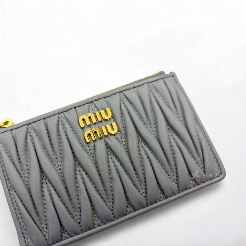 Miumiu卡包 Matelasse Nappa寶寶藍羊皮皺褶卡包-6