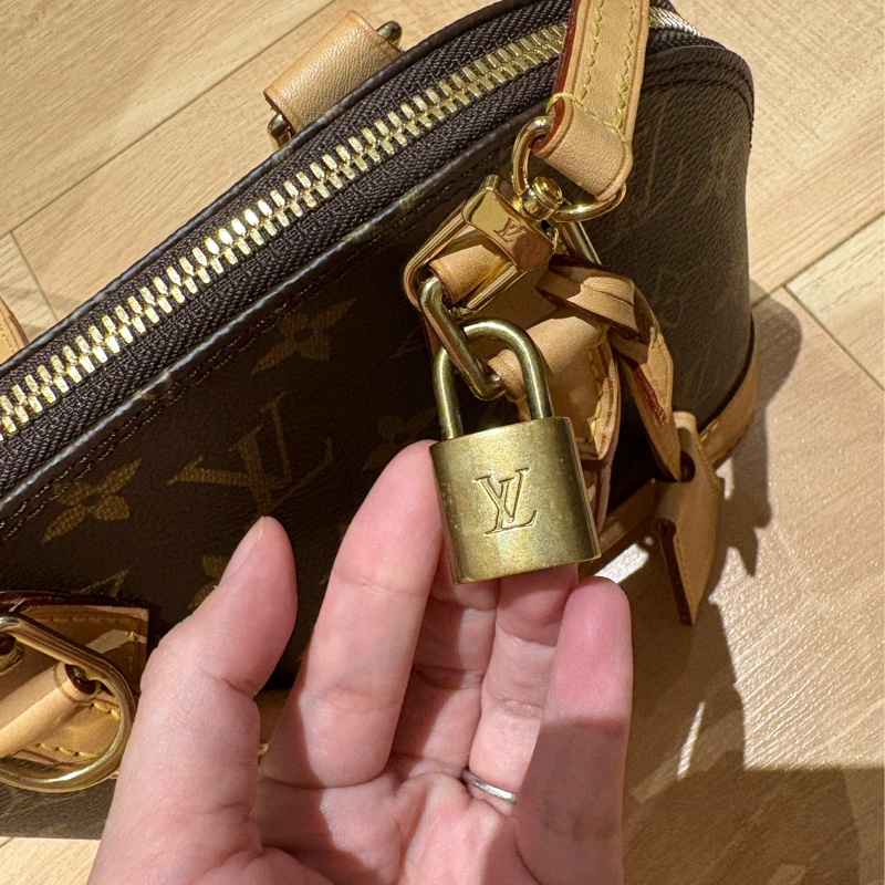 LV Alma bb 👜少用閒置包包👛防潮箱保存良好-3