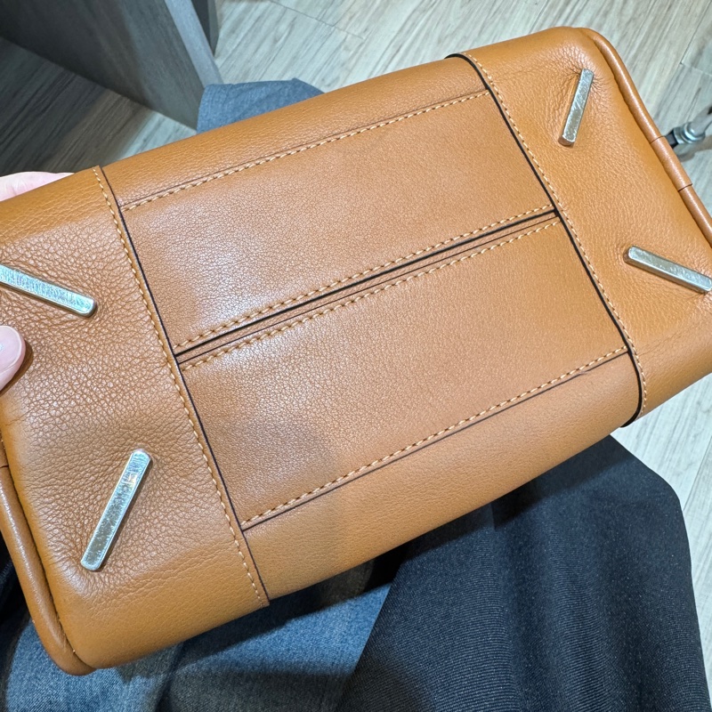 Loewe焦糖棕牛皮amazona 75手提側背包-6