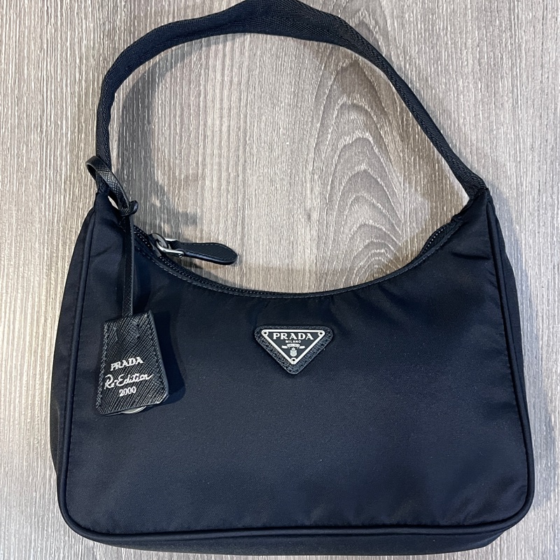 Prada Hobo Re-edition 2000 Black-1