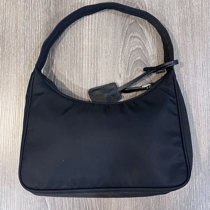 Prada Hobo Re-edition 2000 Black-2