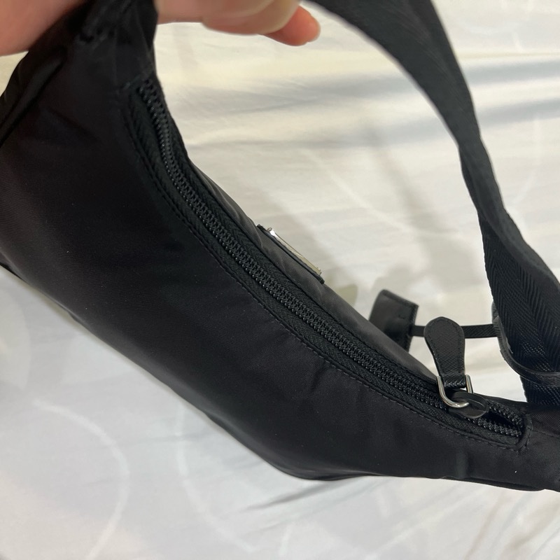 Prada Hobo Re-edition 2000 Black-4