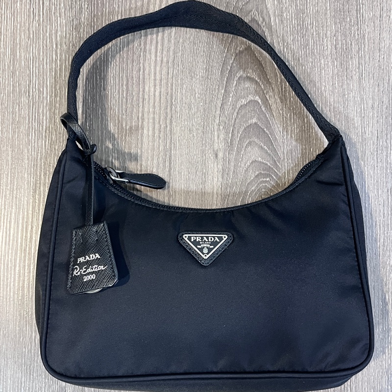 Prada Hobo Re-edition 2000 Black-5