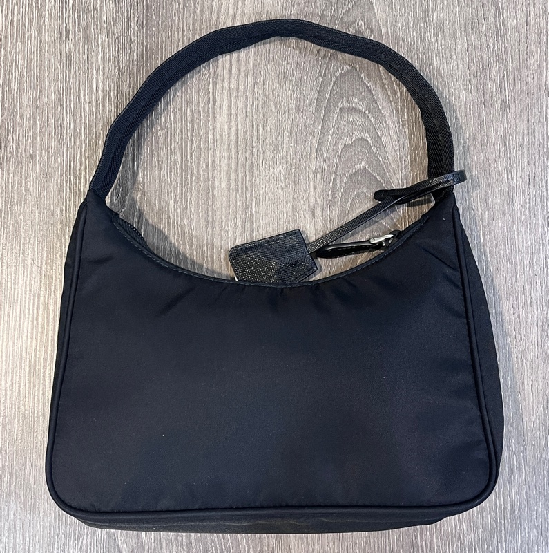 Prada Hobo Re-edition 2000 Black-6
