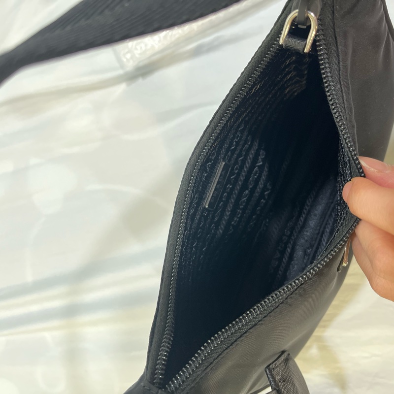 Prada Hobo Re-edition 2000 Black-8