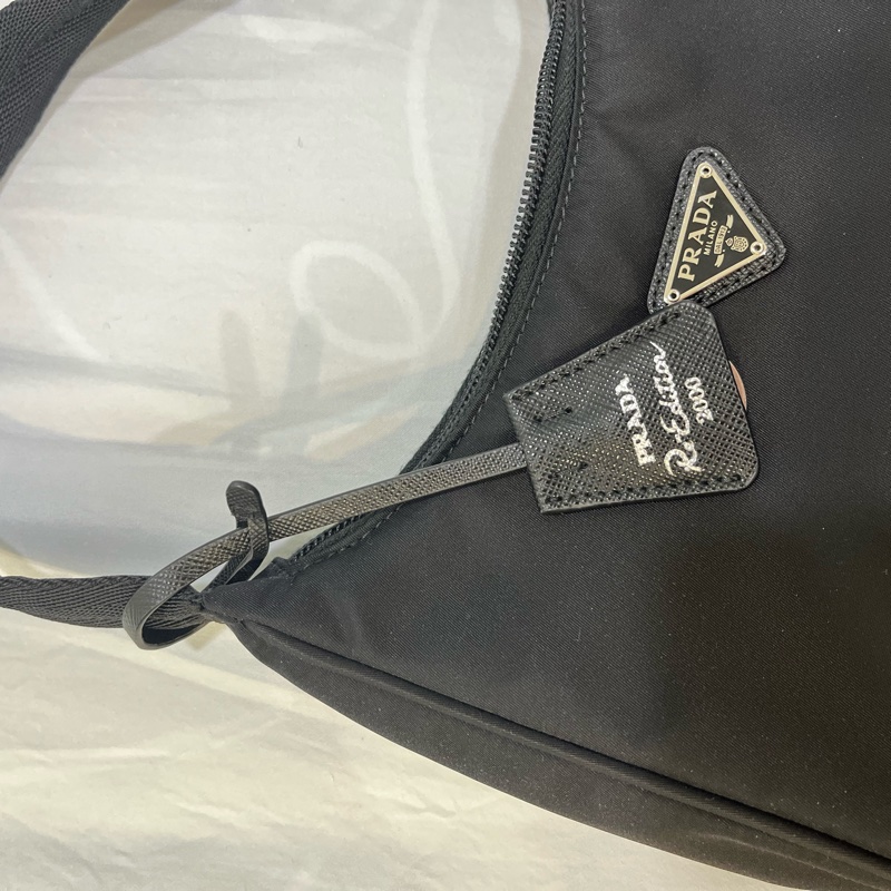 Prada Hobo Re-edition 2000 Black-10