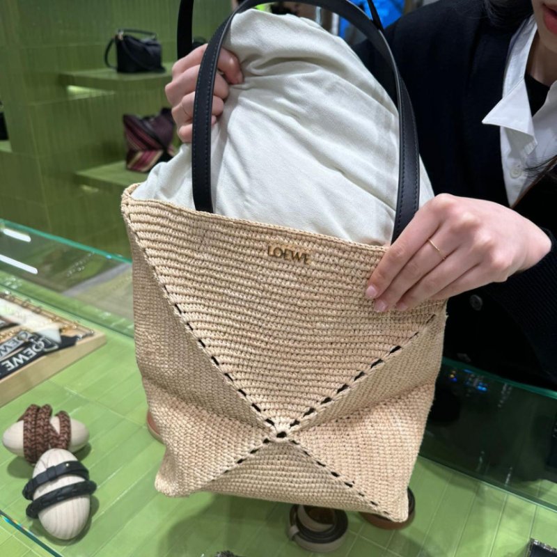 🎉新品好折扣✨Loewe 中型酒椰纖維 Puzzle Fold 托特包 自然色-18