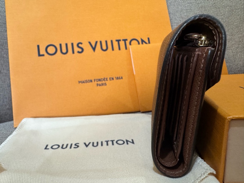 《專櫃大全配》Lv Vactorine 老花咖啡色經典短夾-10
