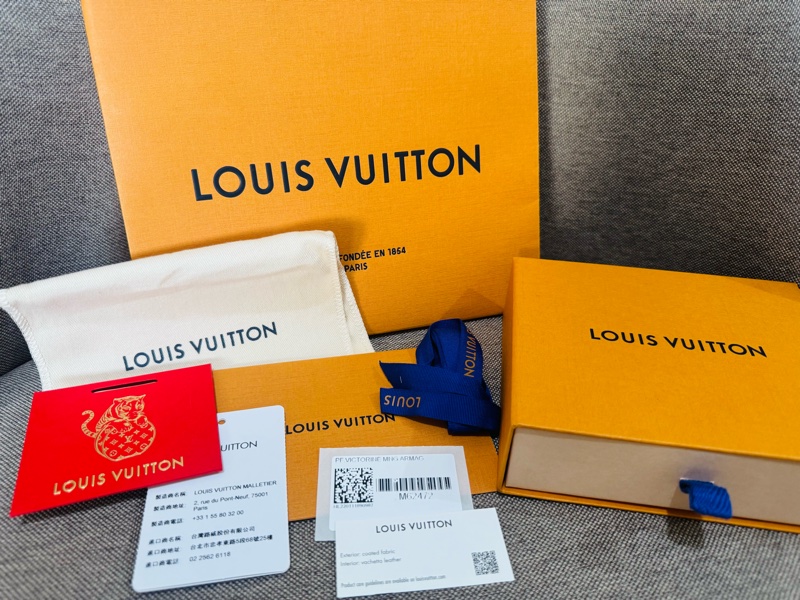 《專櫃大全配》Lv Vactorine 老花咖啡色經典短夾-17