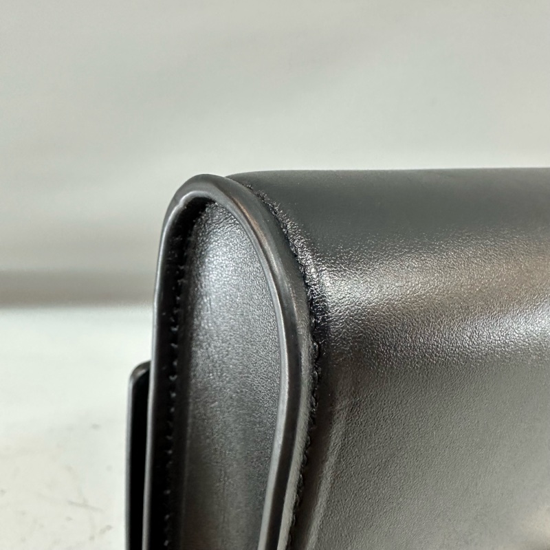 LV m12143 黑色牛皮金鏈斜背包 Wallet On Chain Capucines-9