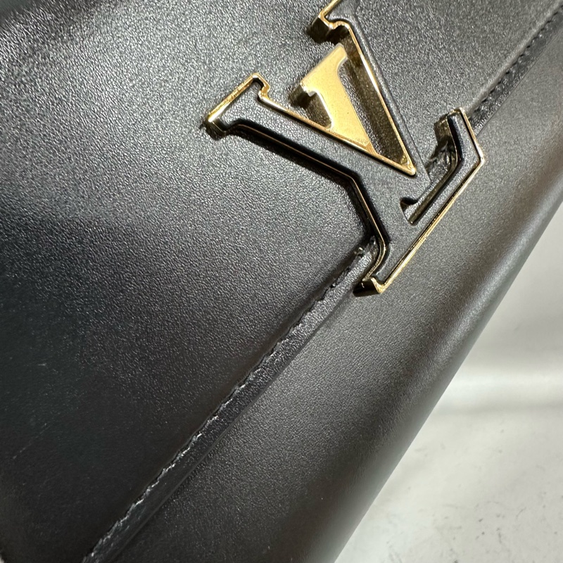 LV m12143 黑色牛皮金鏈斜背包 Wallet On Chain Capucines-10