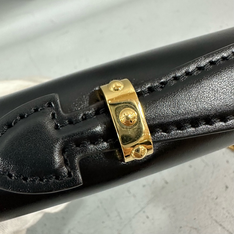 LV m12143 黑色牛皮金鏈斜背包 Wallet On Chain Capucines-15