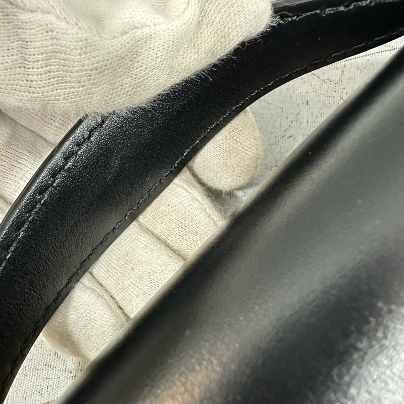 LV m12143 黑色牛皮金鏈斜背包 Wallet On Chain Capucines-23
