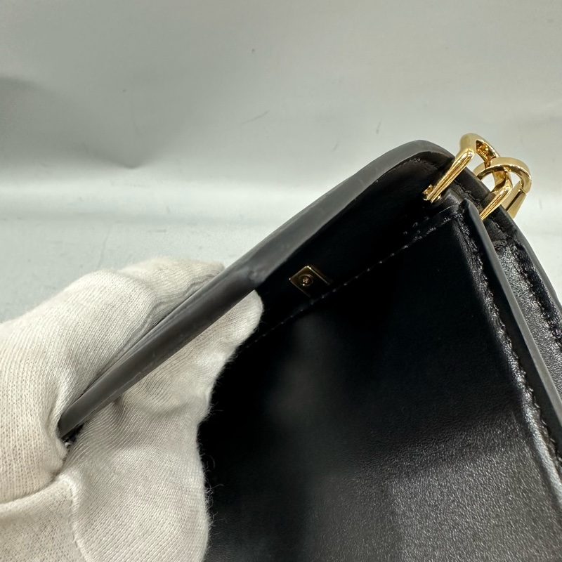 LV m12143 黑色牛皮金鏈斜背包 Wallet On Chain Capucines-31