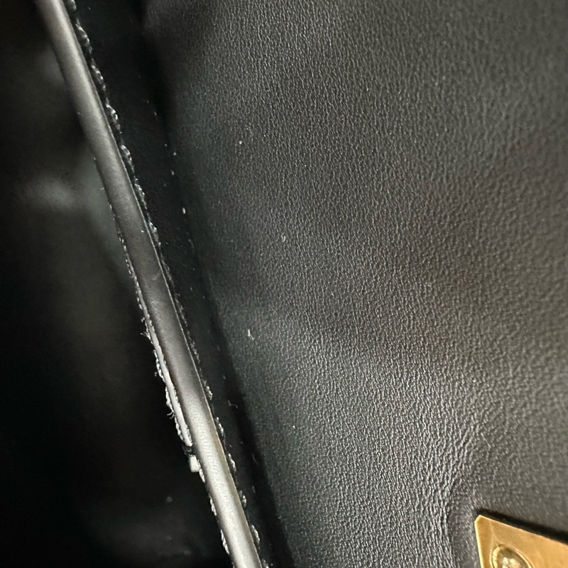 LV m12143 黑色牛皮金鏈斜背包 Wallet On Chain Capucines-34