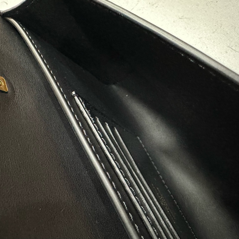 LV m12143 黑色牛皮金鏈斜背包 Wallet On Chain Capucines-35