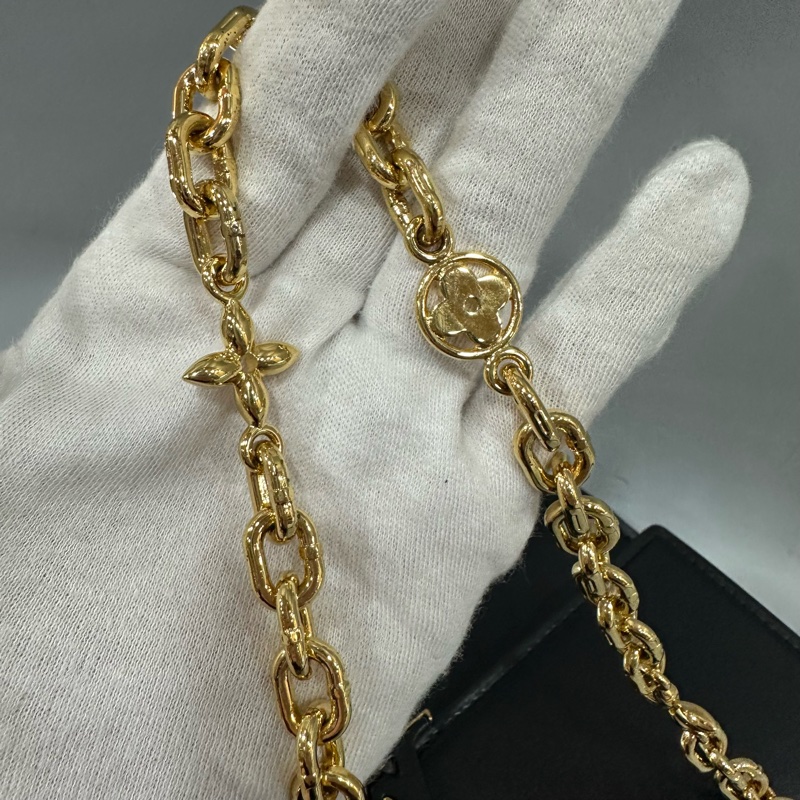 LV m12143 黑色牛皮金鏈斜背包 Wallet On Chain Capucines-48