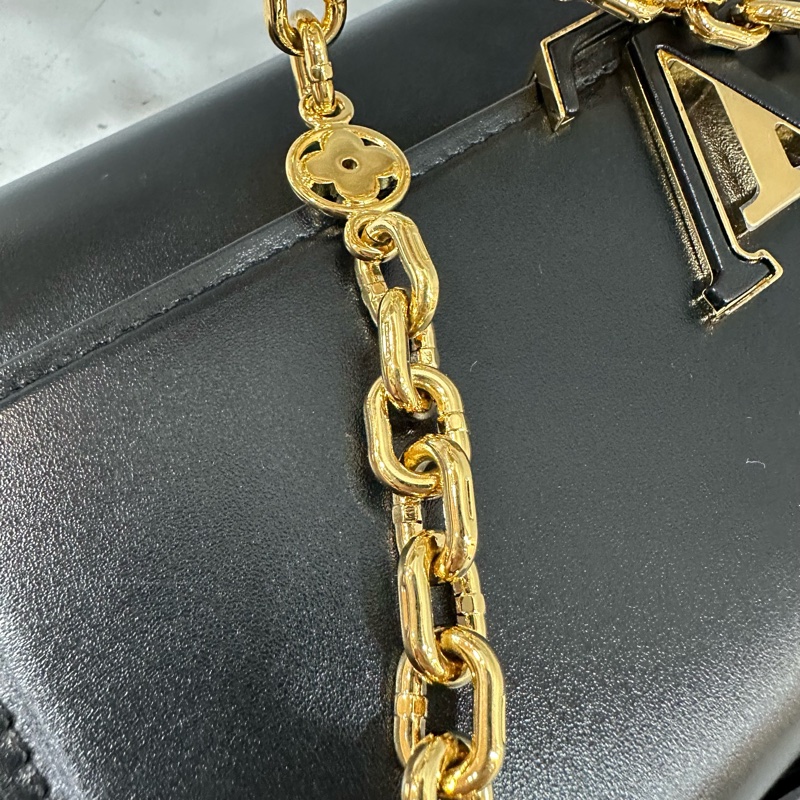 LV m12143 黑色牛皮金鏈斜背包 Wallet On Chain Capucines-50