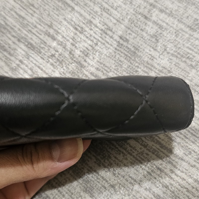Chanel 經典荔枝紋牛皮銀扣ㄇ型拉鍊零錢包-10