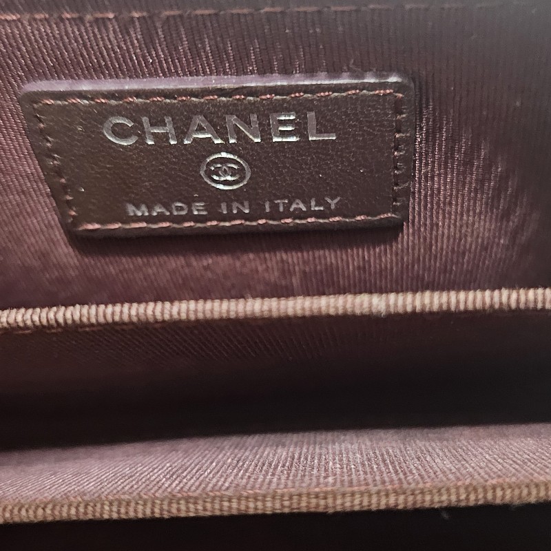 Chanel 經典荔枝紋牛皮銀扣ㄇ型拉鍊零錢包-11