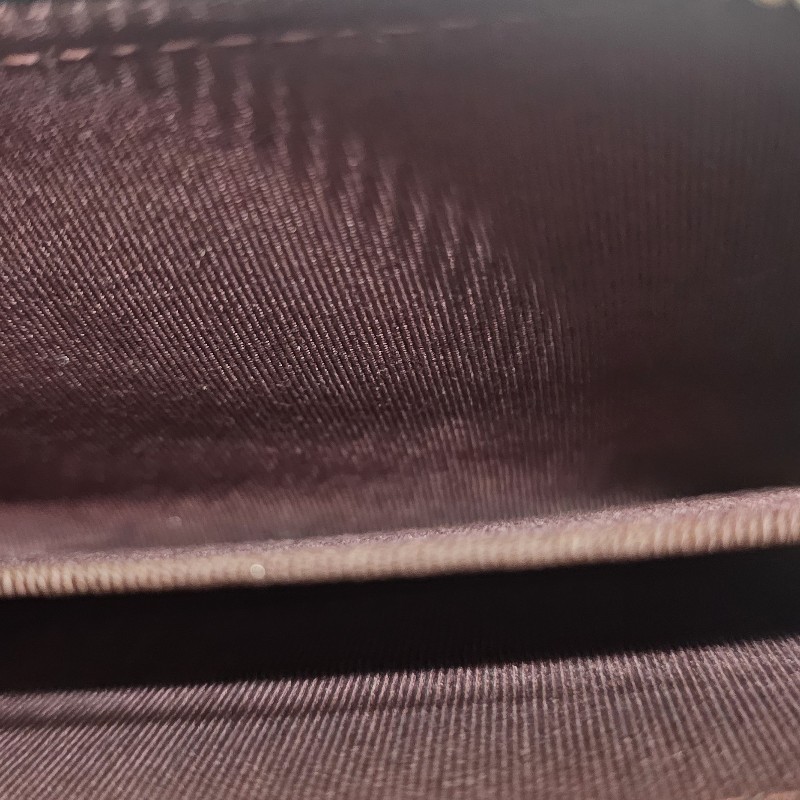Chanel 經典荔枝紋牛皮銀扣ㄇ型拉鍊零錢包-12