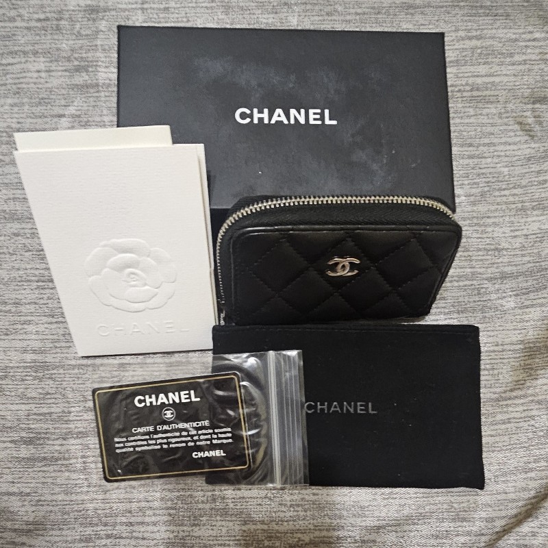 Chanel 經典荔枝紋牛皮銀扣ㄇ型拉鍊零錢包-19