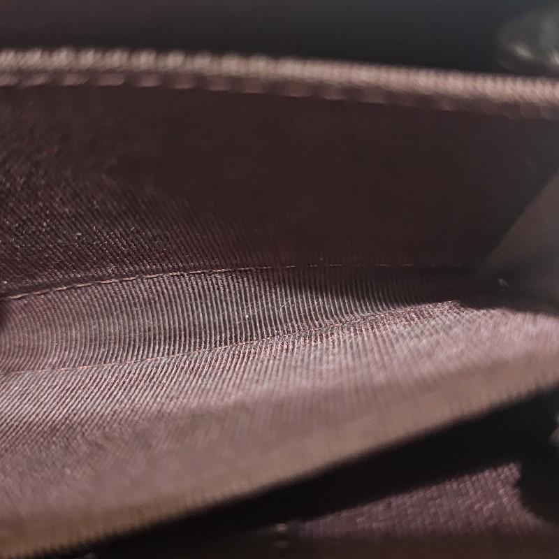 Chanel 經典荔枝紋牛皮銀扣ㄇ型拉鍊零錢包-21