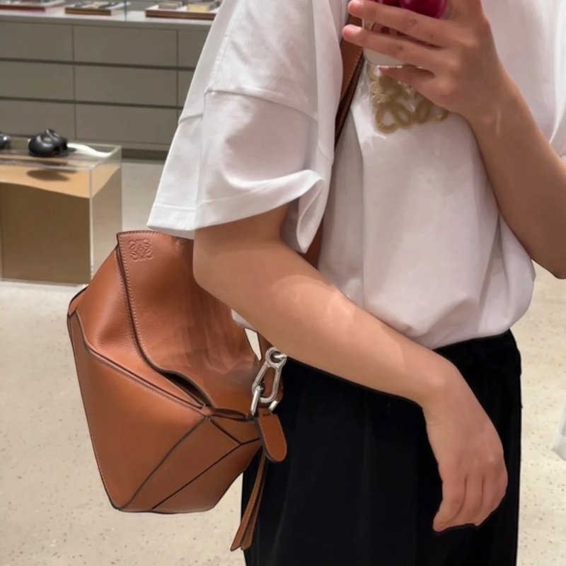 🎉新品好折扣✨Loewe 小款經典小牛皮 Puzzle 包 焦糖色-3