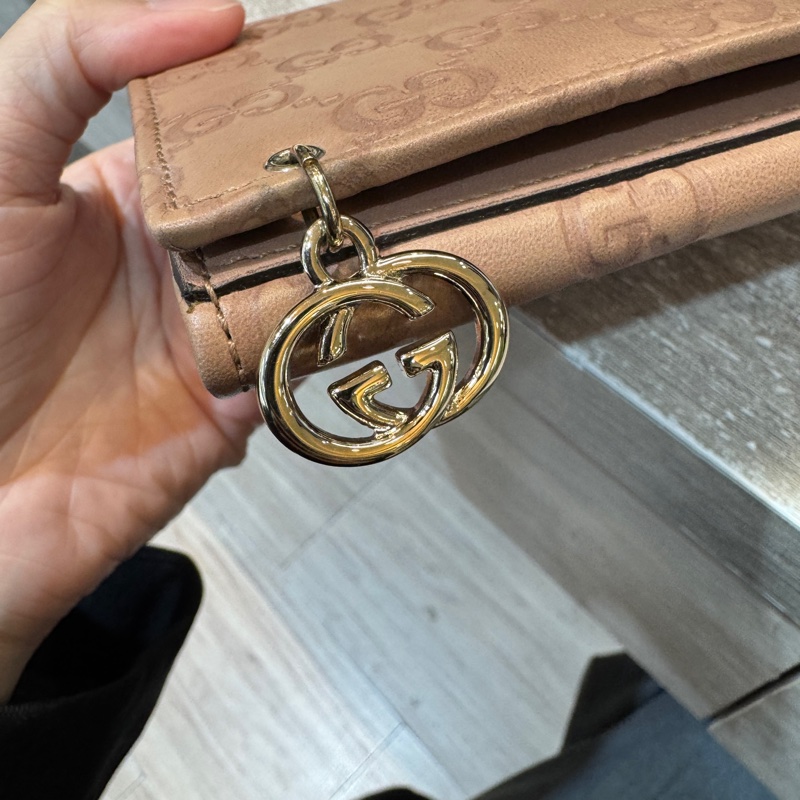 GUCCI藕色壓紋牛皮雙G吊飾長夾212109-8