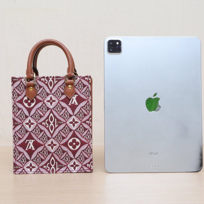LOUIS VUITTON 紅色帆布金扣2020PETITSACPLAT琴譜包141854印花肩背包-5