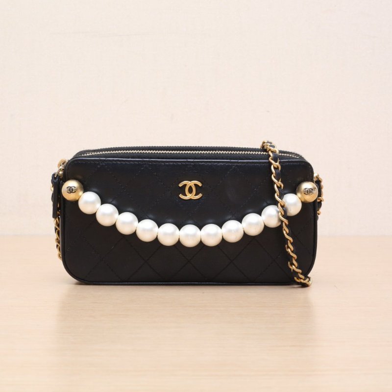 CHANEL 黑色羊皮29開金扣珍珠雙層手機包相機包肩背包-1