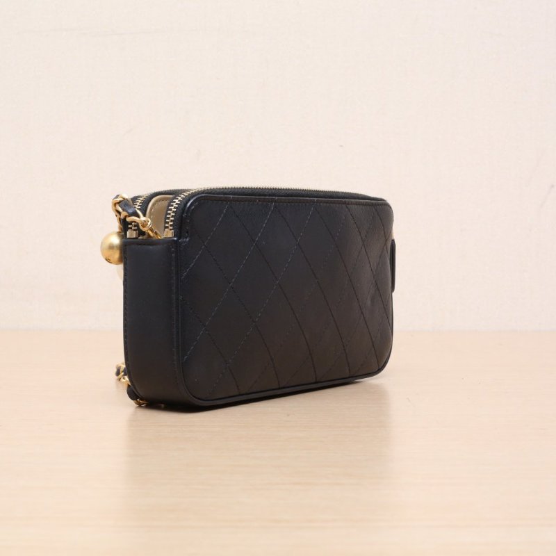 CHANEL 黑色羊皮29開金扣珍珠雙層手機包相機包肩背包-4