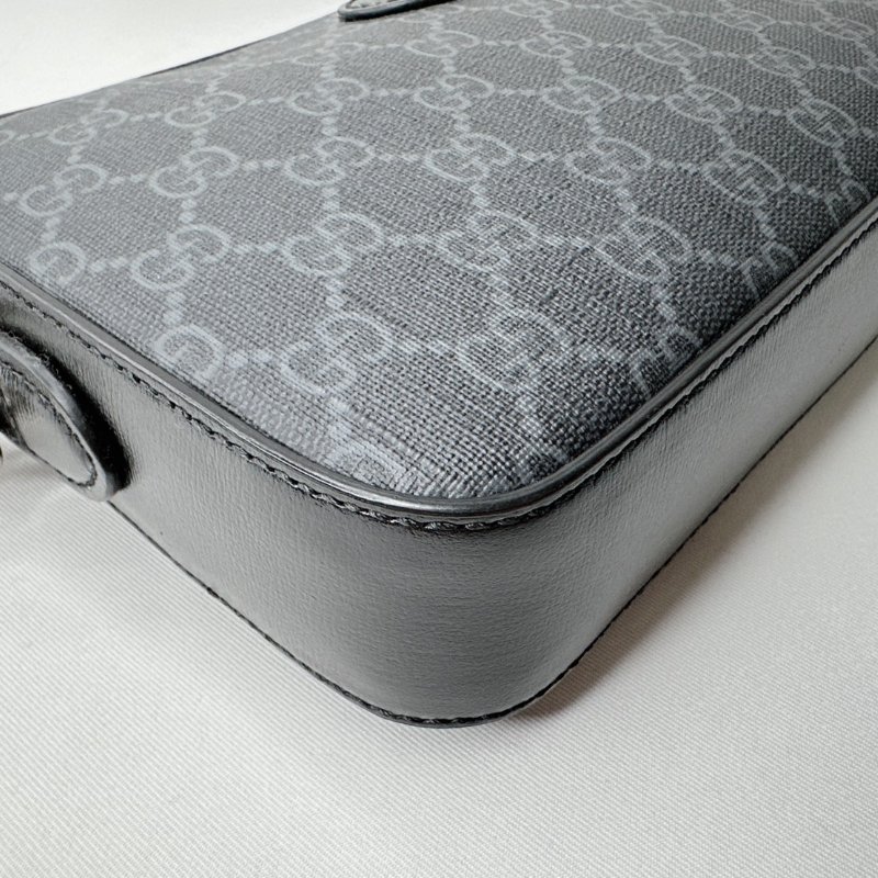 GUCCI Interlocking G斜背包-11