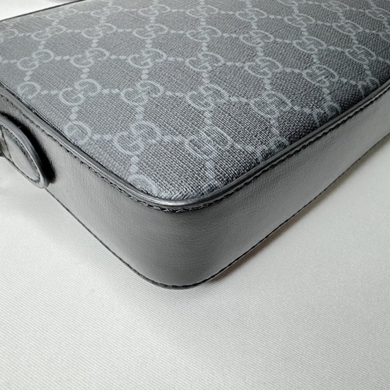 GUCCI Interlocking G斜背包-13